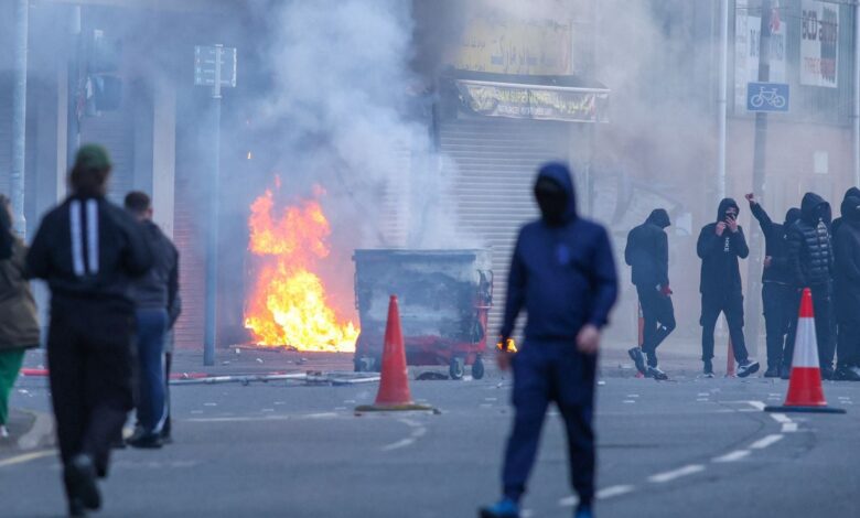 Violencia en Belfast tras ataque con cuchillo Violencia en Belfast tras ataque con cuchillo